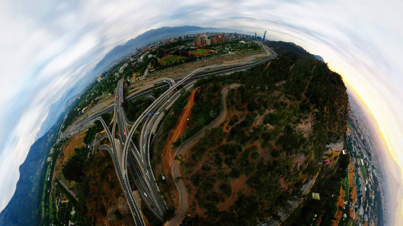 Ofrecemos servicios profesionales de levantamiento de información territorial mediante drones y Sistemas de Información Geográfica (SIG), orientados a proyectos ambientales, urbanos, rurales y de gestión del riesgo. Capturamos datos geoespaciales de alta precisión para generar ortofotos, modelos digitales de terreno (MDT), modelos digitales de superficie (MDS), cartografía temática y análisis espacial avanzado.